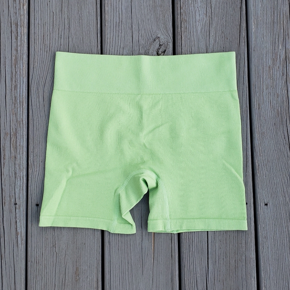 Wild Fable Green Seamless High-Rise Ribbed Shorts Size Medium